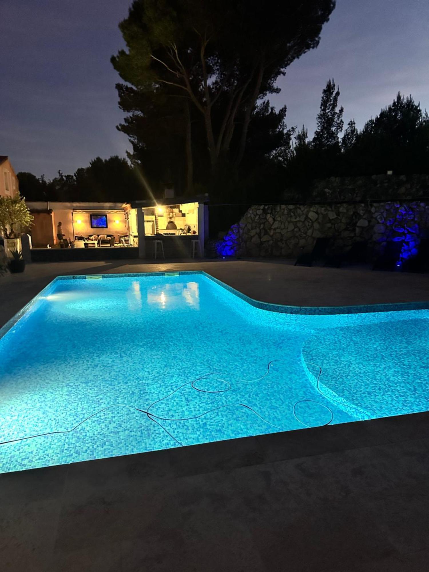 Jolie Maison Avec Vue Sur Piscine Bouc-Bel-Air Buitenkant foto