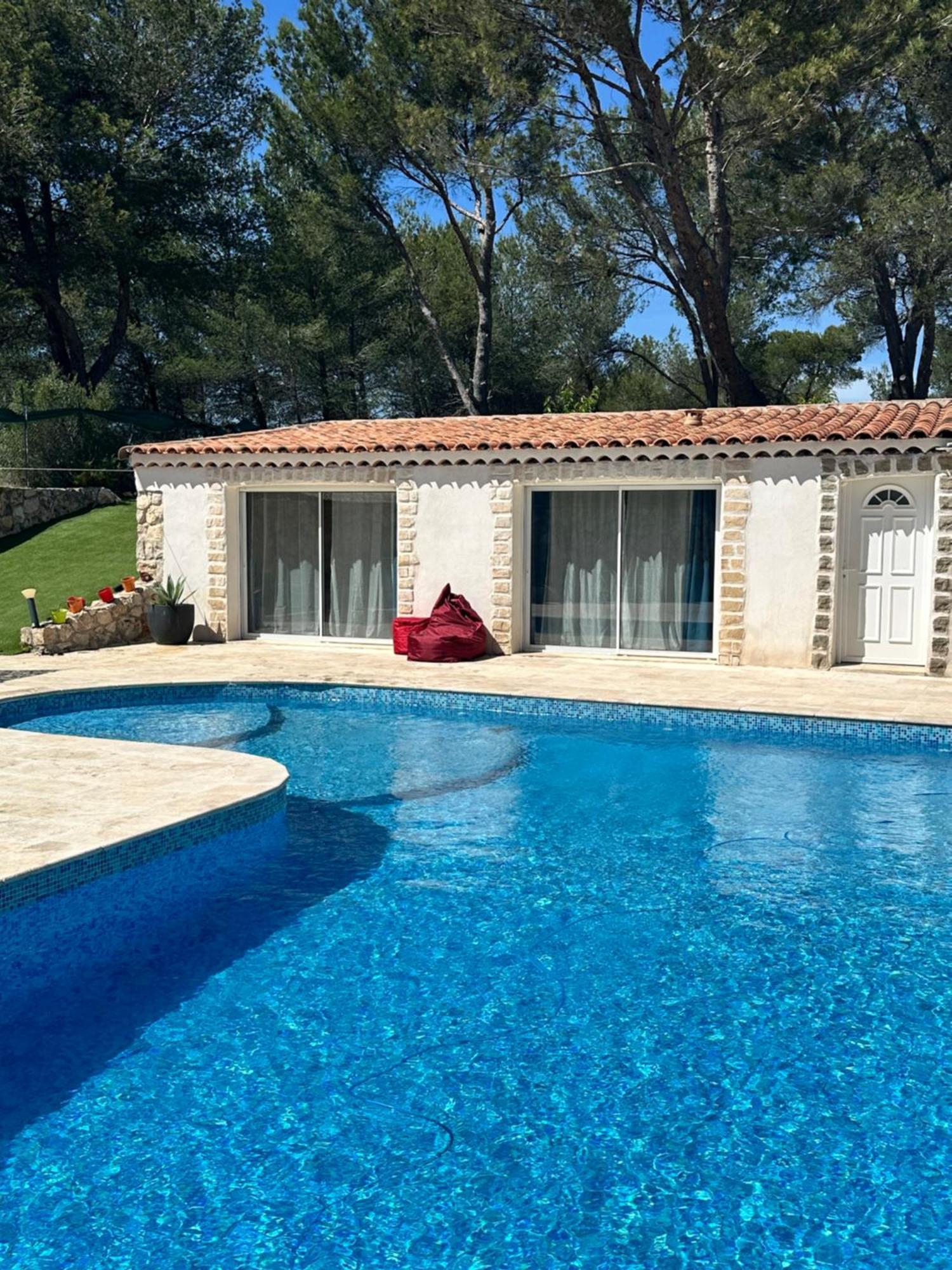 Jolie Maison Avec Vue Sur Piscine Bouc-Bel-Air Buitenkant foto